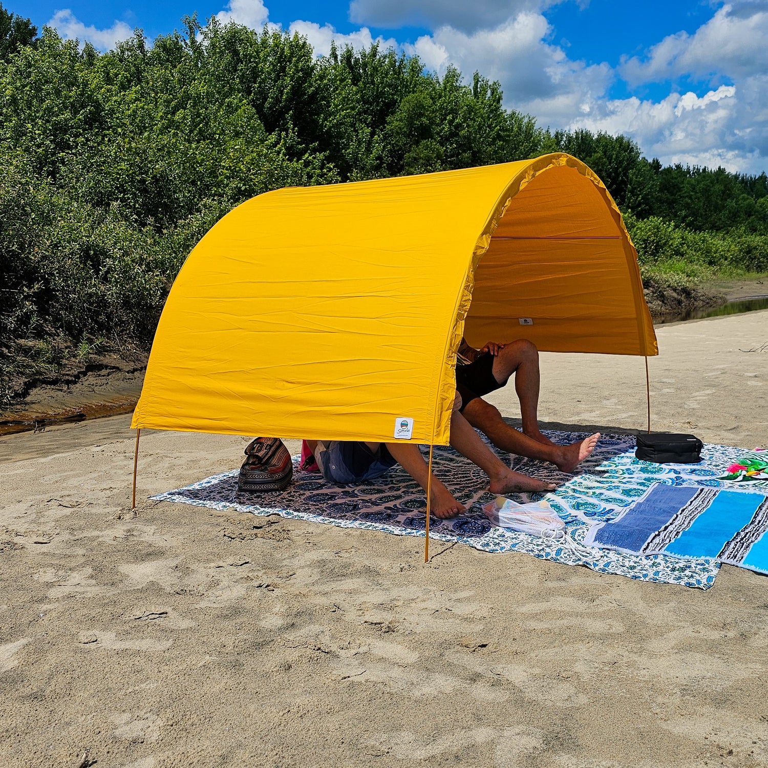 Portable & compact travel shade tent by Suniela Beach_colourDijon