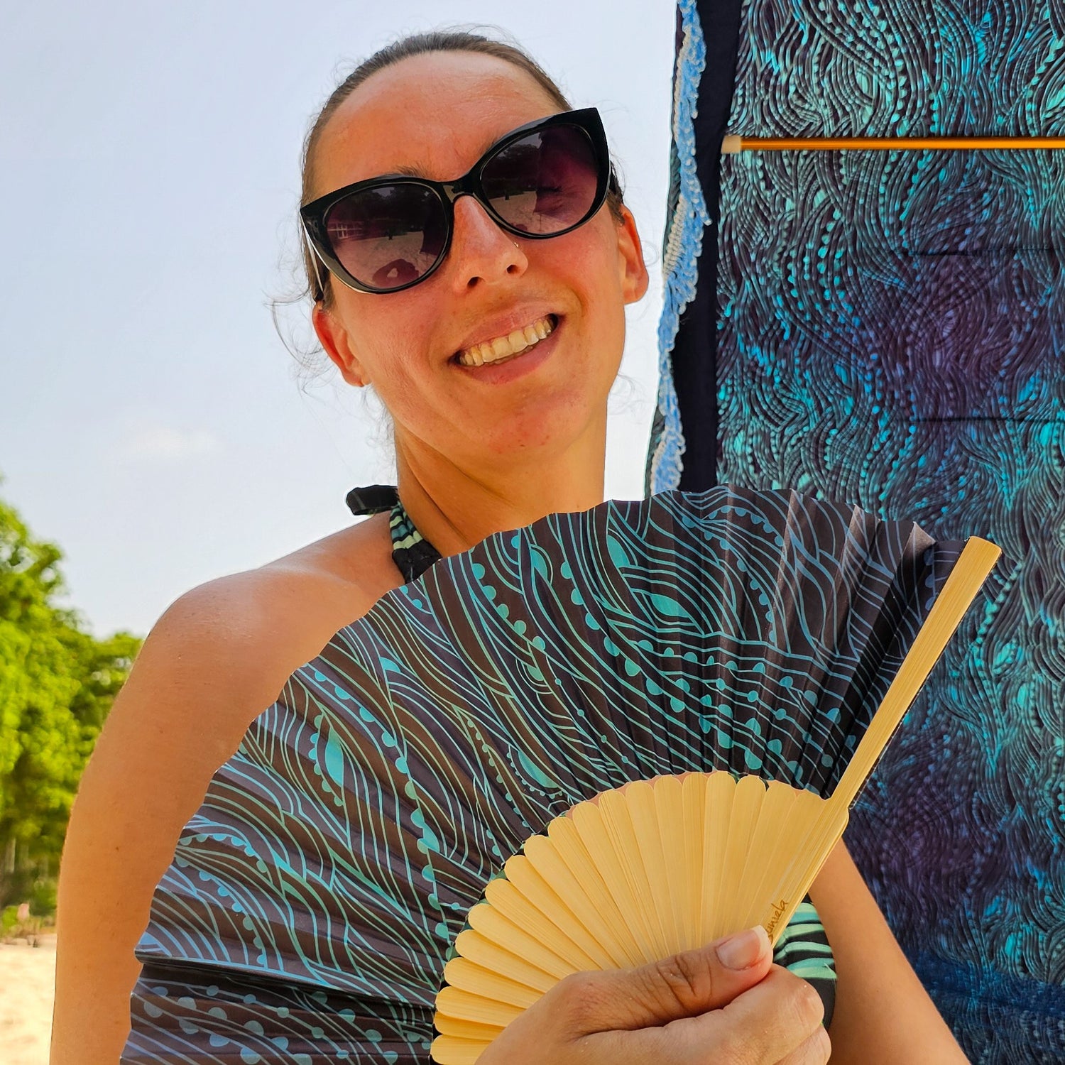 Folding satin hand fan/abanico by Suniela Beach